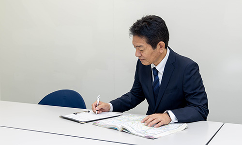 給油・ルート確認の様子